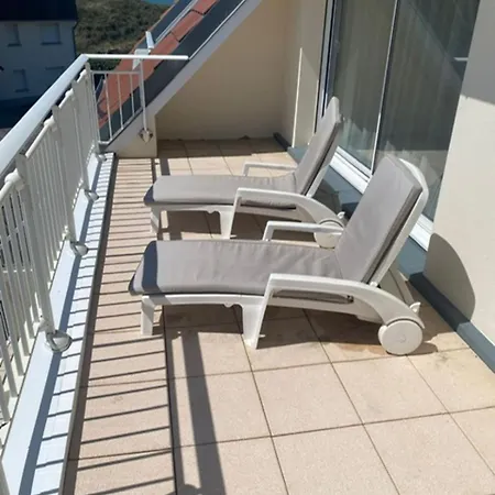 Apartament With Bright Sunny Balcony *