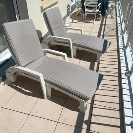 Apartament With Bright Sunny Balcony Merlimont