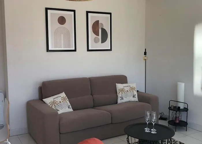 Appartement With Bright Sunny Balcony